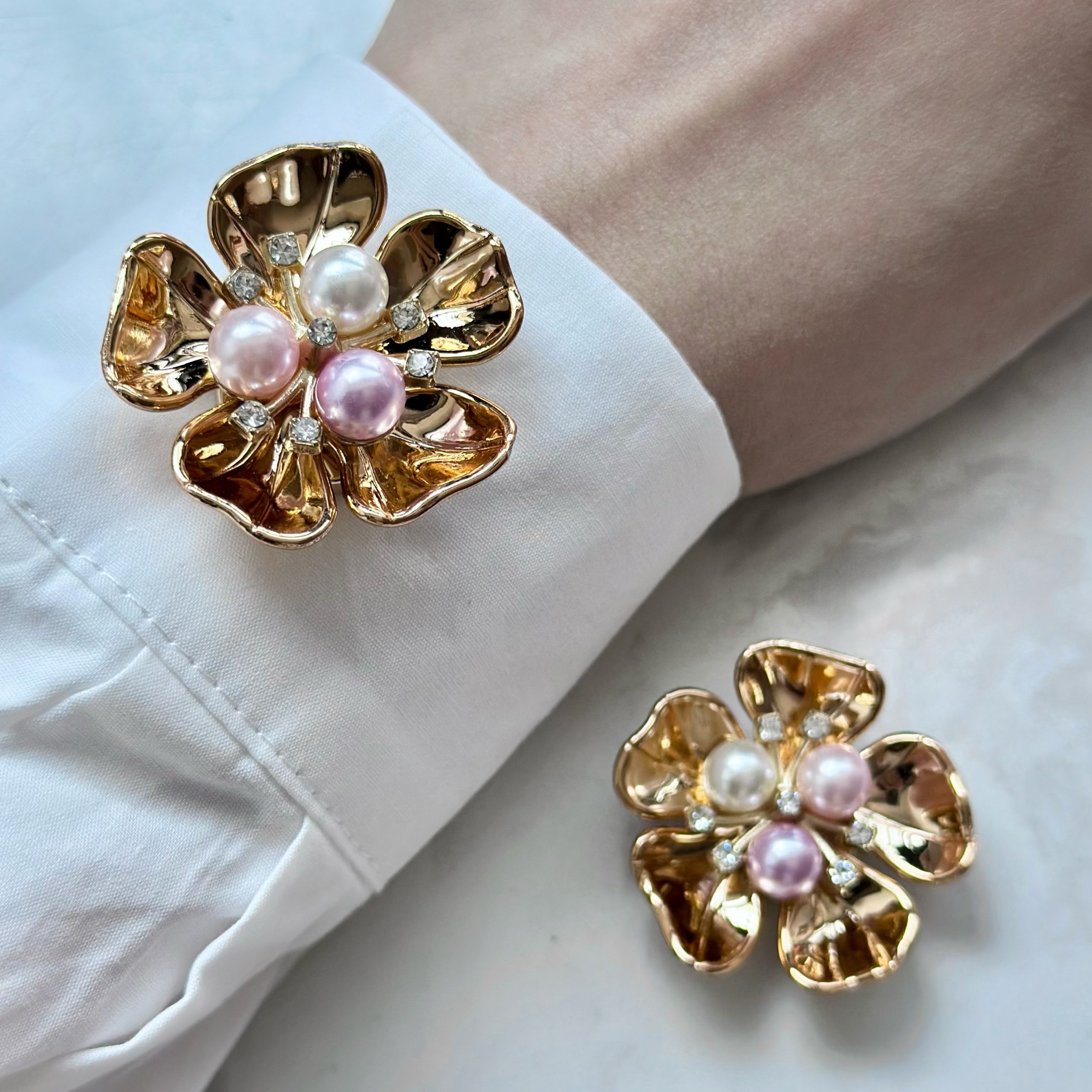 2pcs luxury rhinestone cufflinks，flowers button covers