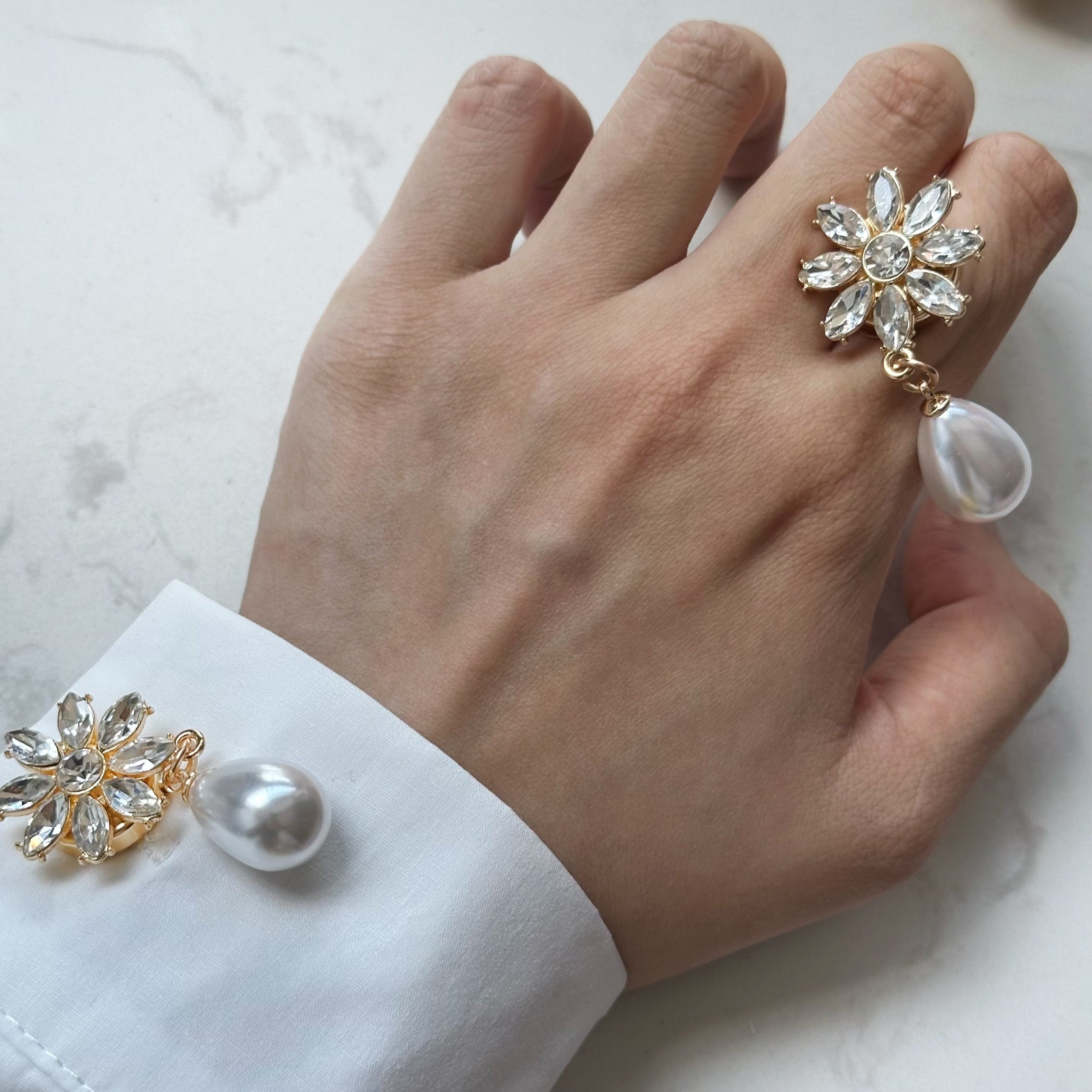 Second image of 2pcs Pendant Pearl Flower cufflinks