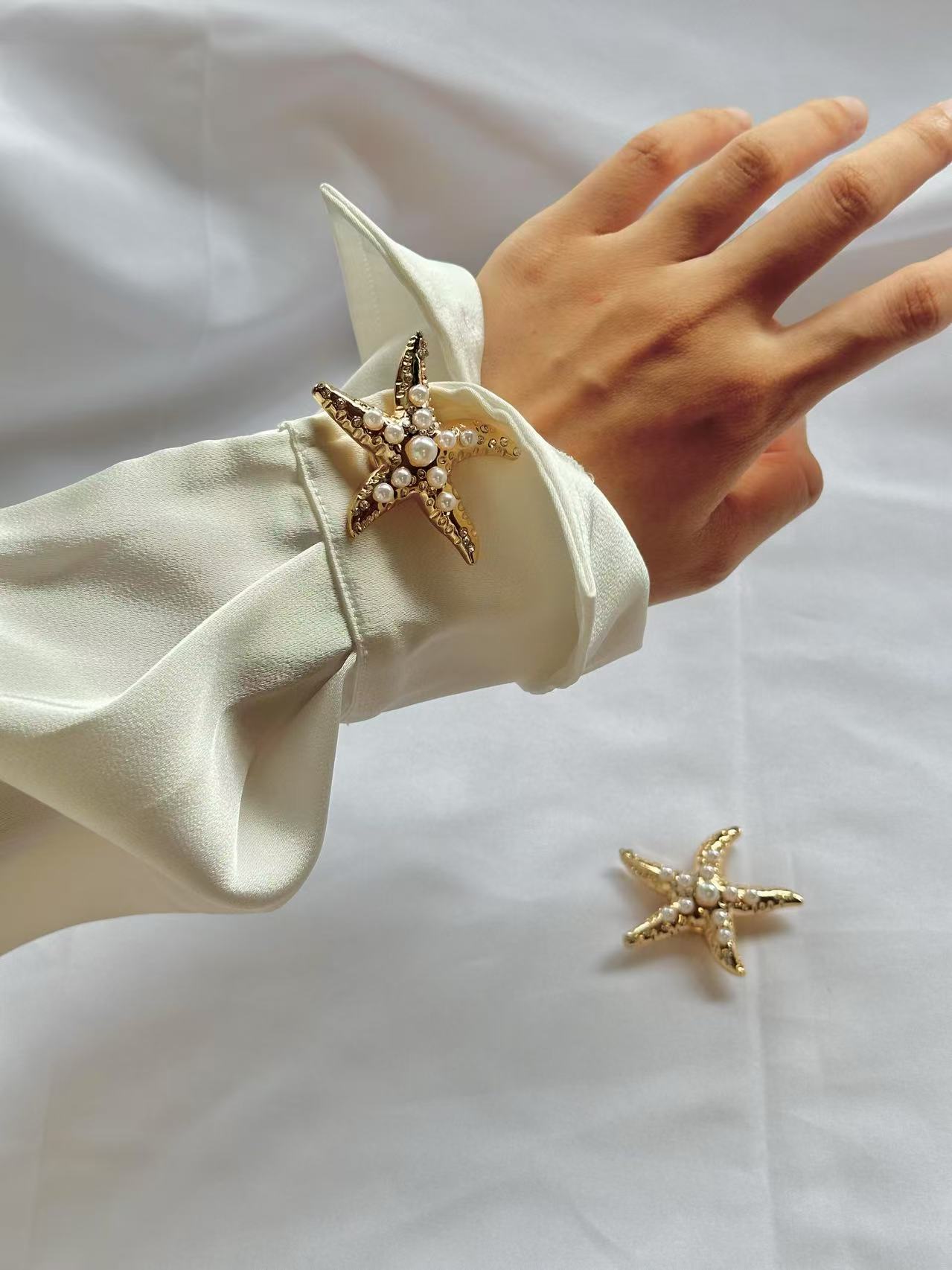 Second image of 2pcs Simulated Pearl Starfish