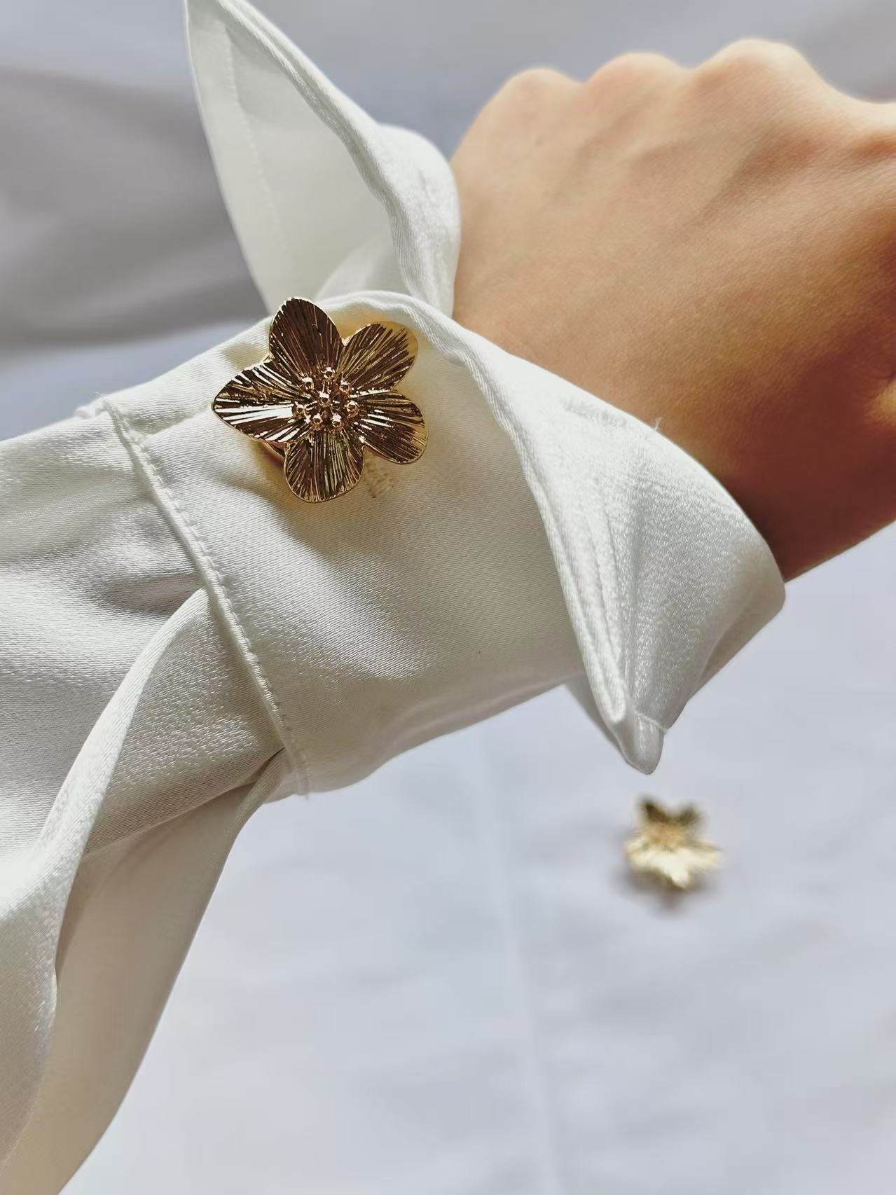 Second image of 2pcs Golden flower