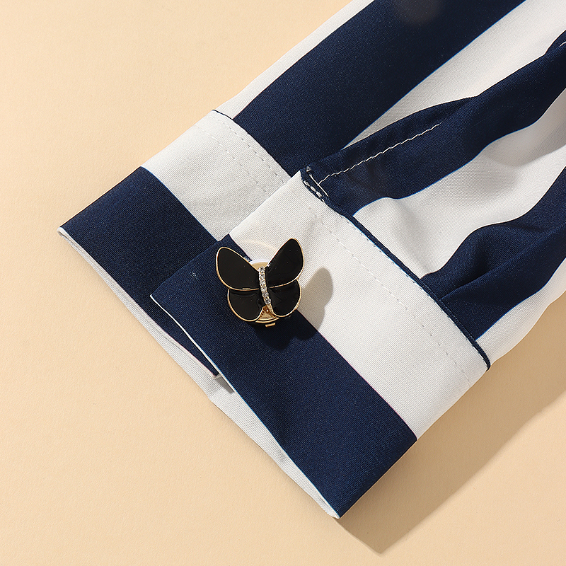 Second image of 2pcs Glimmer Butterfly